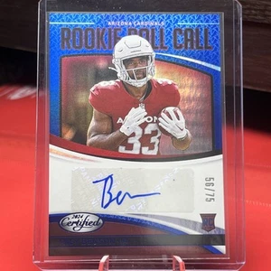 2024 Topps Certified Trey Benson Rookie Roll Call Auto Trey Benson Cardinals /75 - Foto 1 di 1