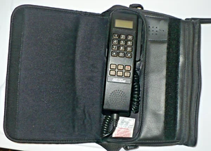 Motorola SCN2498B Vintage Cell Bag Phone w/ case, dual power cables, powers up! - Picture 1 of 3