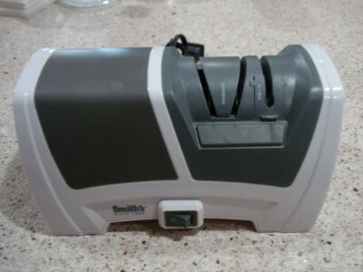 Afilador de cuchillos de cocina eléctrico Smith's Deluxe Diamond 50378 usado en excelente estado Foto 1 de 4