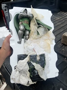 Dr. Doom Statue (Marvel 2000 Bowen Designs) 14" Tall #531 of 5000 Porcelain box - Picture 1 of 17