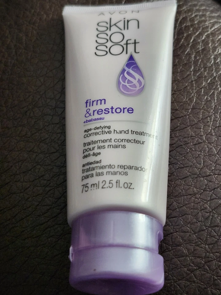Tratamiento de manos correctivas que desafía la edad Avon Skin So Soft Firm & Restore + babasú Foto 1 de 1
