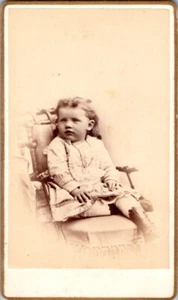 Hübsches Kind, lockiges Haar. Schönes Kleid, um 1860, CDV-Foto, #2892 - Bild 1 von 2
