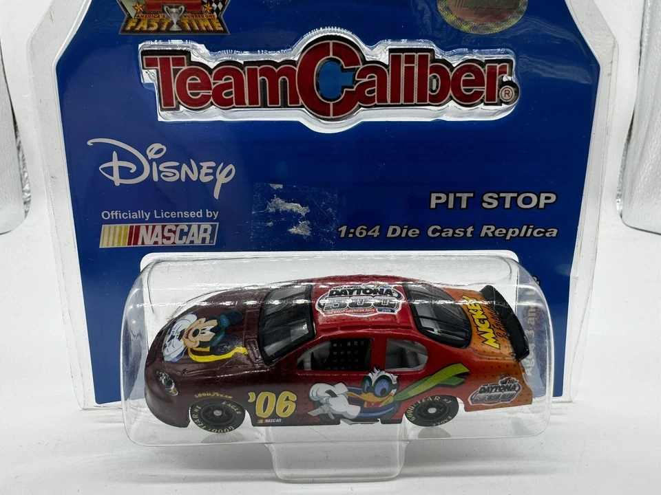 Donald Duck NASCAR 2006 DAYTONA 500 Disney Pontiac Grand Prix 1/64 - Image 1 of 4