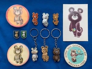 Juego de insignias soviéticas, llaveros, calendario. Oso MISHA, Juegos Olímpicos de Moscú 1980 URSS - Imagen 1 de 15