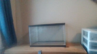 Tanque de aquário Aqueon vidro padrão 10 galões, acabamento preto - Imagem 1 de 2