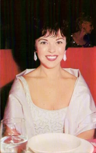 VINTAGE 1980 POSTCARD ACTRESS SHIRLEY TEMPLE BLACK MINT - Picture 1 of 2