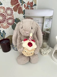 Jellycat Bashful Beige Birthday Bunny - RARE - BNWT + Dustbag included - Picture 1 of 6
