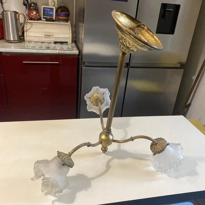 Lustre Ancien style Art Nouveau Bronze 3 Branches, Tulipes Opaline, Plafonnier. - Photo 1/4