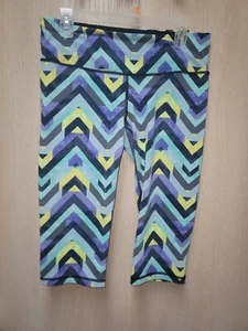 Rare VSX Victoria's Secret Sport Knockout Geometric Capri Leggings Size Large - Picture 1 of 7