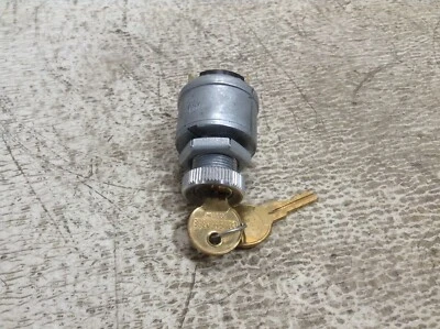 TE Ezgo TXT 608810 Golf Cart 2 Position Maintained Ignition Key Switch New (TSC)