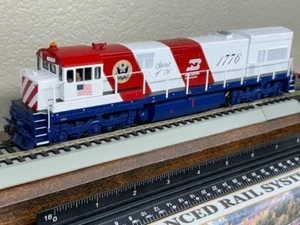 BURLINGTON NORTHERN U30C Bi-CENTENNIAL 1776 DC/DCC Ready " SILVER " HO Scale NEW - Picture 1 of 24
