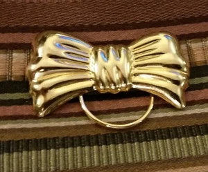 VINTAGE ESTATE Gold Tone Scarf Sarong Wrap Attire Holder Modern Bow - Picture 1 of 4