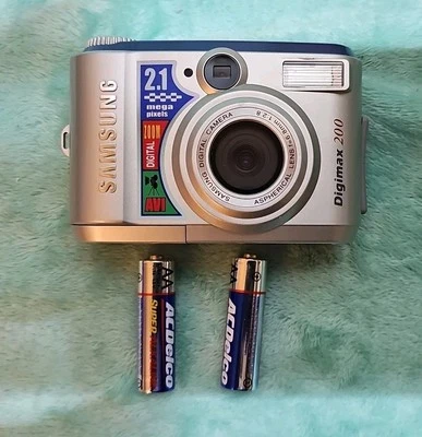 Samsung Digimax 200 2.1 MP Digital Silver Camera Tested, Works, Read Descrip - Image 1 of 4