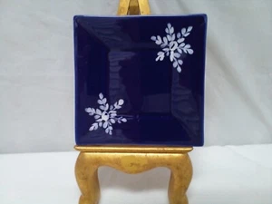 One Crate & Barrel 6x6 Teller Stille Nacht dunkelblau weiß Schneeflocken Weihnachten - Bild 1 von 2