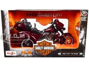 2021 MOTO 1/12 HARLEY DAVIDSON CVO TRI GLIDE ROSSO SCURO DI MAISTO 32337 - Foto 1 di 1