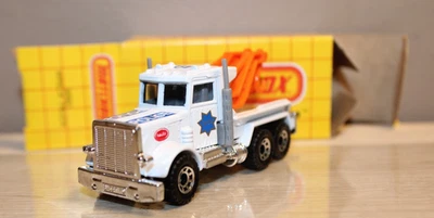MATCHBOX MB61 PETERBILT WRECK POLICE TOW TRUCK NOS VINTAGE 1981 - Image 1 of 4