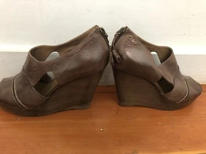 CHLOE Brown Leather Peep Toe Wood Wedge Heel Sz 38.5 8.5 US Zipper Tassels - Picture 1 of 8