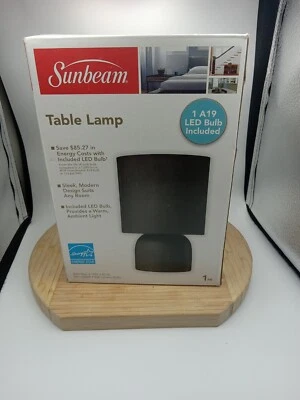 Lámpara de mesa Sunbeam negra base metálica y bombilla LED A19 energía de luz ambiental  Foto 1 de 4