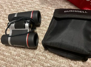 Compact Bushnell InstaFocus 4x30 Powerview Binoculars with Case - Picture 1 of 5