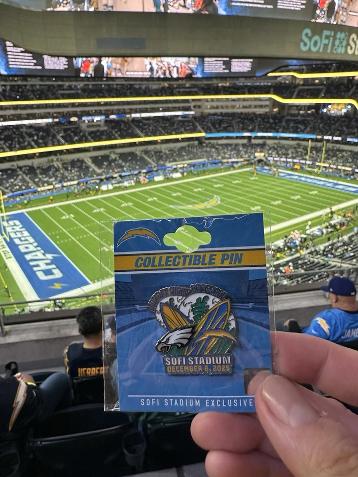 Broche Chargers vs Eagles Gameday 12/9/25 - Imagem 1 de 1