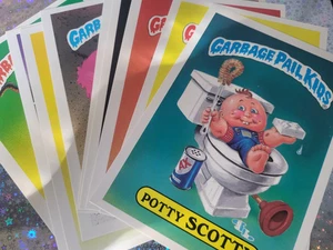 Lotto 9 carte adesive GIGANTI 1986 Garbage Pail Kids 5"x7" TOPPS GPK: Potty Scotty! - Foto 1 di 19