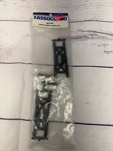 Team Associated RC10B5 Factory Team "Flat" Front Arm Set (Hard) ASC91399 BOXC1 - Picture 1 of 3