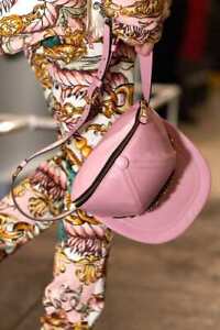 AW20 Moschino Couture Jeremy Scott PINK LEATHER HAT SHAPED Fanny Pack GOLD LOGO