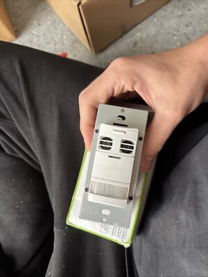 Leviton OSSMT-GDW Dual-Tech Occupancy Sensor Wall Switch, 120/277 V, White – NEW - Image 1 of 3