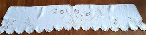 BRODERIE - pièce de lin brodé  à décors de fleurs et papillons- 115 cm x 26 cm - Imagen 1 de 4