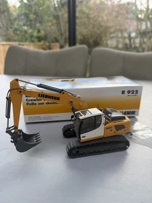 Liebherr 922 Excavator Model 1/50 - Image 1 of 2
