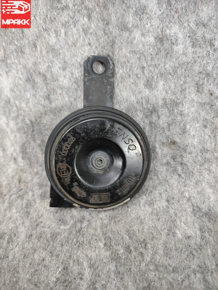 Toyota Prius V 2012-2017 montaje de bocina aguda OEM 86510-48070 Foto 1 de 4