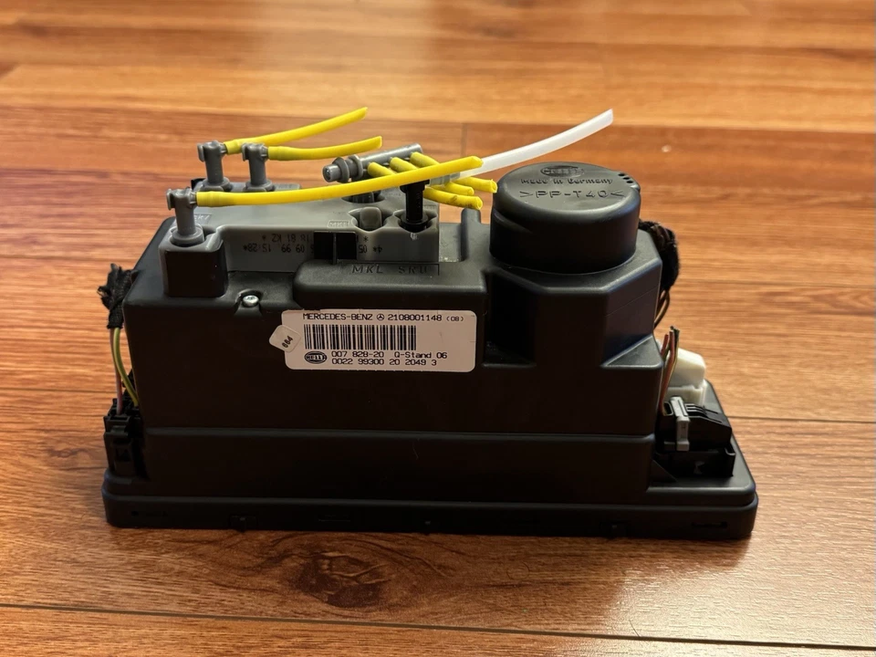 Bomba de vacío de bloqueo central OEM 1998-2002 Mercedes-Benz W208 W210 E320 CLK430 Foto 1 de 4