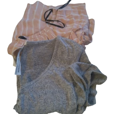 Lot of 2 Forever 21 Women's Large Crop Tops Striped And Solid (L20) - Image 1 of 4