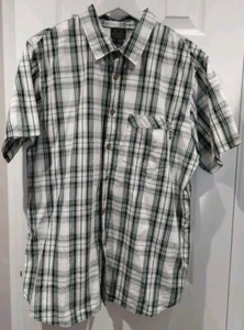 Mens Oakley Large Short Sleeve Checked Green Shirt Embroidered Logo Christmas - Picture 1 of 16