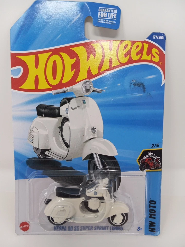 Nueva motocicleta Hot Wheels Vespa 90 SS Super Sprint 2024 blanca # 177 Foto 1 de 4