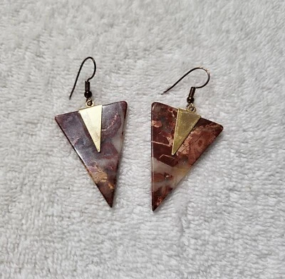 Pendientes colgantes gota triangular con iolita con piedra solar pulida - 2 1/4" Foto 1 de 4