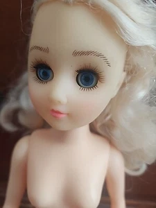 Muñeca rubia de 14 pulgadas hecha en China de plástico - Imagen 1 de 5