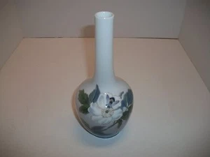 ROYAL COPENHAGEN VASE 1952 HONEYBEE ON FLOWERS 7 1/2" HIGH X 3 1/4" WIDE - Picture 1 of 5