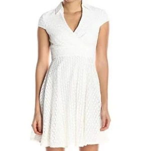 Betsey Johnson kurzes Kleid weiß bestickt Kragen mit Spaß flirtend Spitze Gr. 2 - Bild 1 von 4