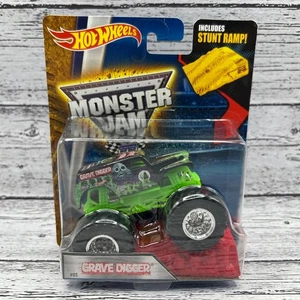 2016 Hot Wheels Monster Jam Grave Digger Diecast Truck 1:64 Stunt Ramp - Picture 1 of 5