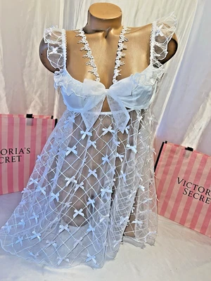FOR LOVE & LEMONS For Victorias Secret Nightie Fiorella Slip Set Pequeño Otoño 2024 Foto 1 de 4