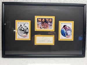 Willie Mays autograph. Professionally framed with several of his baseball cards. - Picture 1 of 2