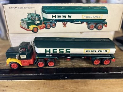 Camión cisterna de juguete Hess 1977 B Foto 1 de 3