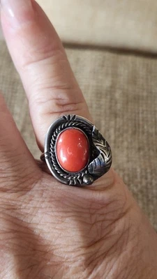 Anillo nativo vintage de plata de ley con coral talla 6,75 medidas superiores 0,77"  Foto 1 de 4