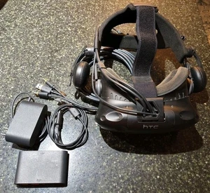 HTC VIVE VIRTUAL REALITY Headset OPJT100 W/ Deluxe Audio strap & LINK BOX. CORDS - Picture 1 of 10