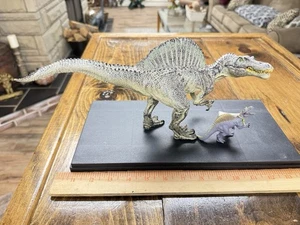 Papo dinosaurio mini Spinosaurus con Papo exactamente parecido adulto Spinosaurus - Imagen 1 de 8