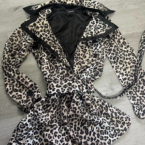 Bebe leopard print trench coat with belt has no size tag seems medium - Picture 1 of 5