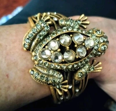 Pulsera rana estrás Chico's Foto 1 de 4