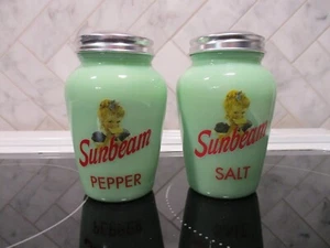 Jadite Green Glass Sunbeam Bread Salt and Pepper Shakers in Excellent Condition - Picture 1 of 6