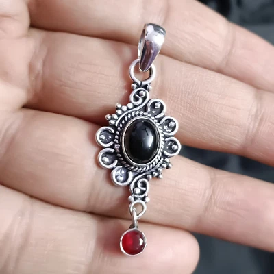 Ciondolo a goccia in argento sterling 925 con onice nero e granato del... - Immagine 1 di 4